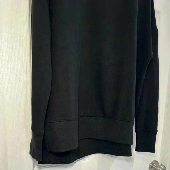 Time & Tru Viral Sweatshirt Women Size S Black Crew Neck Pullover NWT Casual - Picture 2 of 6